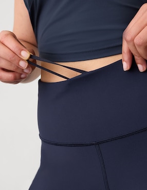 Short con bolsa Athleta para entrenamiento mujer
